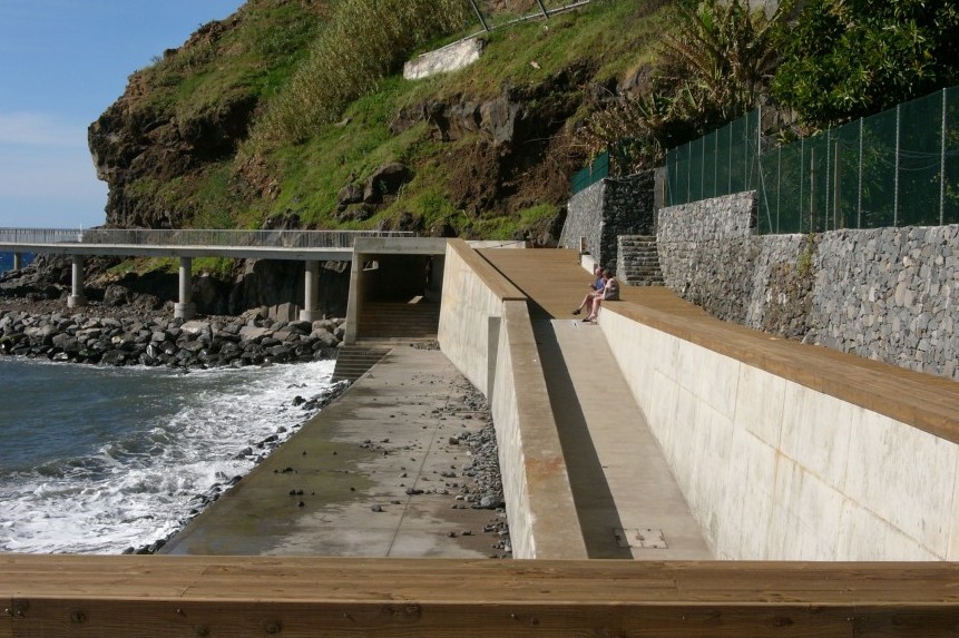Praia Formosa promenade
